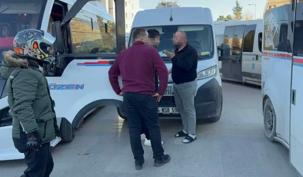 Adana’da Yol Verme Tartışması Kavgaya Dönüştü: O Anlar Kamerada! 4